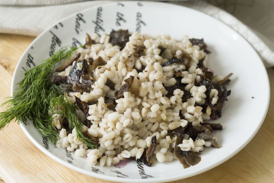 Рецепт перловой каши с грибами в горшочке