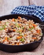 Перловая каша с мясом, грибами и овощами