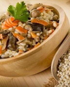 Перловая каша с цукини и белыми грибами