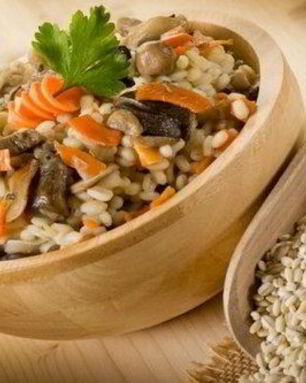 Перловая каша с цукини и белыми грибами