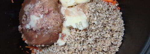 перловая каша с тушенкой в мультиварке. Шаг 5