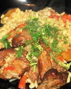 Перловка в горшочке с курицей