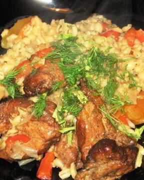 Перловка в горшочке с курицей