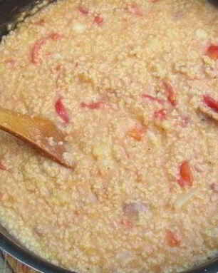 Пшенная каша со свининой