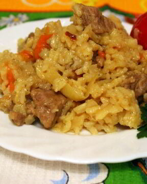 Ароматная рисовая каша с мясом и капустой