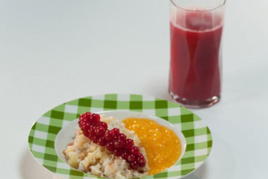 Рецепт рисовой каши с жареным яблоком и кремом из манго