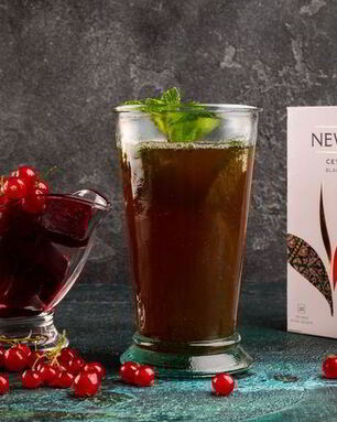 Ароматный чай с ягодным льдом