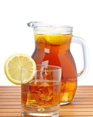 Холодный чай со специями и лимоном