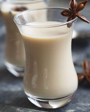 Пряный чай с молоком