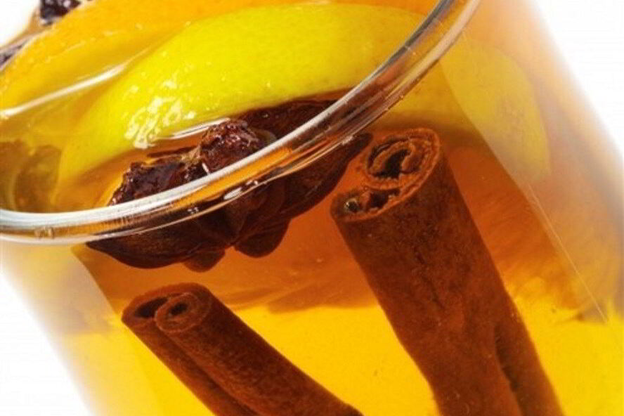 Рецепт рождественского глинтвейна с белым вином и апельсинами