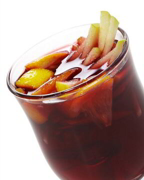 Яблочный глинтвейн с куантро, анисом, клюквой и корицей