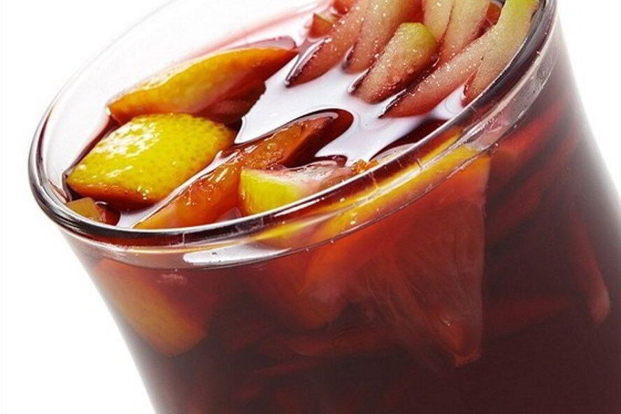 Рецепт яблочного глинтвейна с куантро, анисом, клюквой и корицей