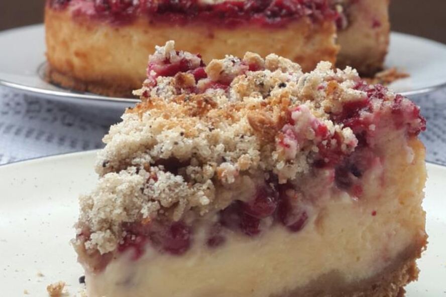 Рецепт чизкейка с брусникой и кофейным штрейзелем