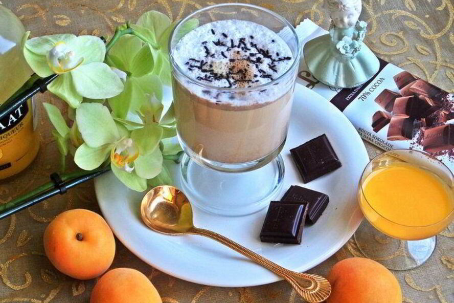 Рецепт кофе с молоком и яичным ликером