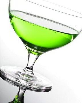 Новогодний крюшон с джином, шартрезом и еловой хвоей