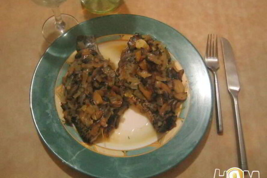 Рецепт рыбы в сливочном масле с вином и чесноком