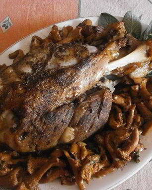 Свиная рулька с вином Марсала