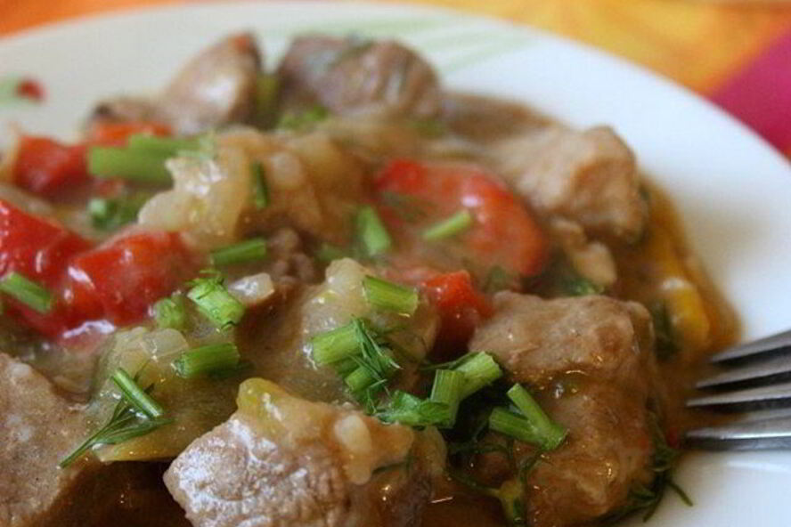 Рецепт свинины, тушеной с вином и перцем