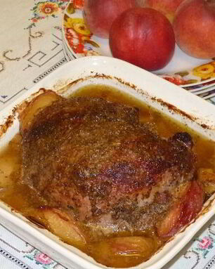 Запеченная телятина с вином и персиками