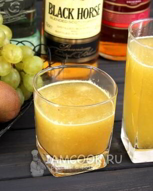 Коктейль из киви и винограда