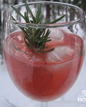 Коктейль с клюквой и розмарином
