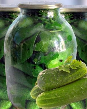 Консервированные малосольные хрустящие огурцы с водкой