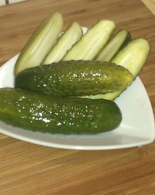 Малосольные огурцы с водкой