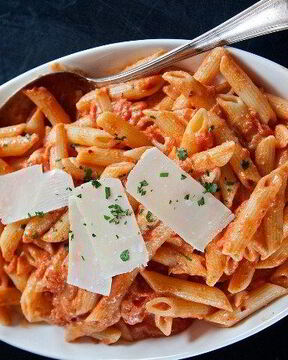 Пенне с водкой