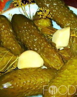 Соленые огурцы с водкой