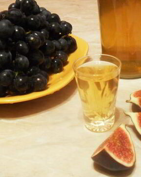 Водка с инжиром