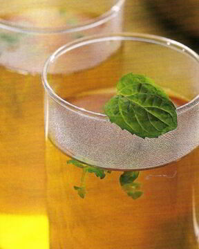 Квас из виноградных листьев