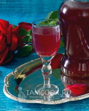 Ликер из лепестков роз