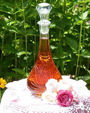 Розовый ликер