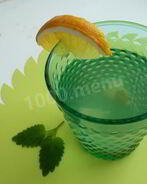 Напиток лимонад из мяты и лимона