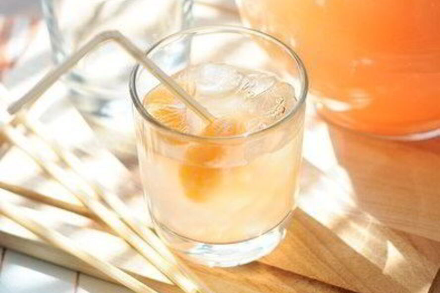 Рецепт зимнего лимонада из грейпфрута с мандариновыми кубиками