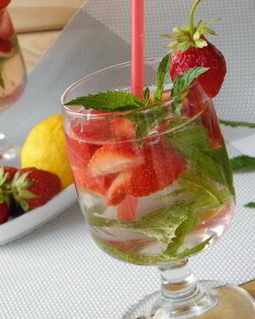 Клубничный мохито безалкогольный
