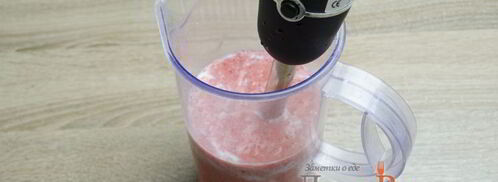 клубнично-банановый молочный коктейль. Шаг 4