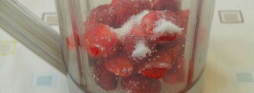 клубнично-шоколадный молочный коктейль. Шаг 3