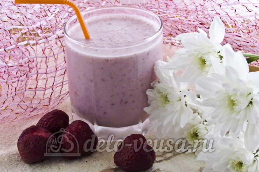 Рецепт молочного коктейля с клубникой, бананом и мороженым
