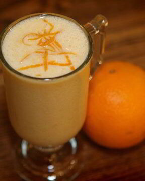 Молочный коктейль с персиками и апельсинами