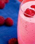 Освежающий молочный коктейль с малиной