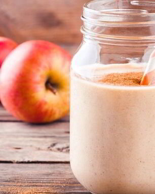 Освежающий молочный коктейль с яблоком
