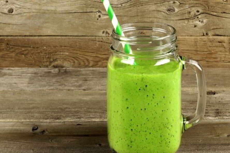 Рецепт питательного молочного коктейля с зеленью и специями
