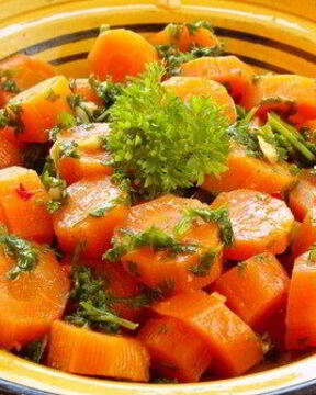 Морковь в кленовом сиропе со свежим укропом