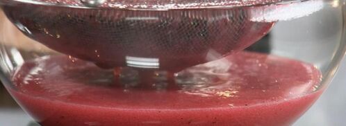 морс из черной смородины с медом и тимьяном. Шаг 3