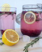 Морс с розмарином, клюквой и медом