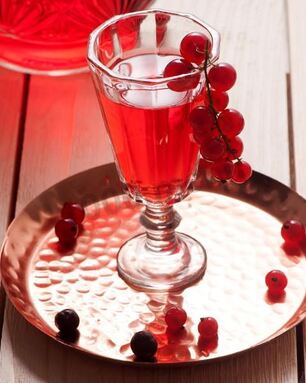 Домашняя наливка из красной смородины