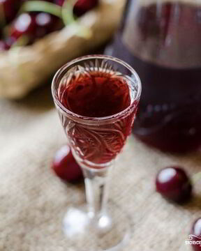 Наливка из вишни на водке