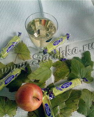 Настойка на листьях смородины Осенний поцелуй