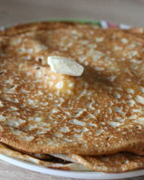 Сладкие блинчики на сметане и сывороточном коктейле Мажитэльк завтраку